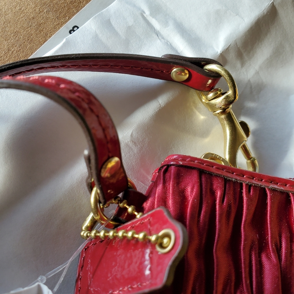 π NWT Coach Ashley Gathered Satin Ruched wristlet!! NWT - Picture 5 of 12